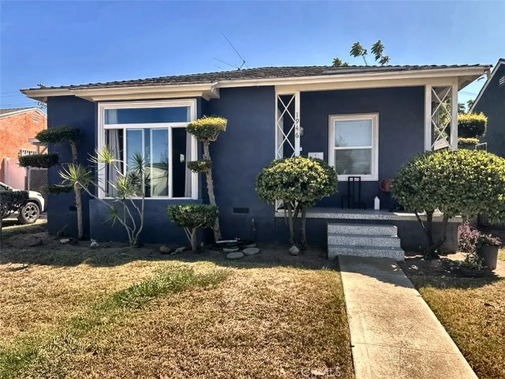 Single Family Residence for sale at 1946 W 95th, Los Angeles, CA featuring 3 beds and 1 bath