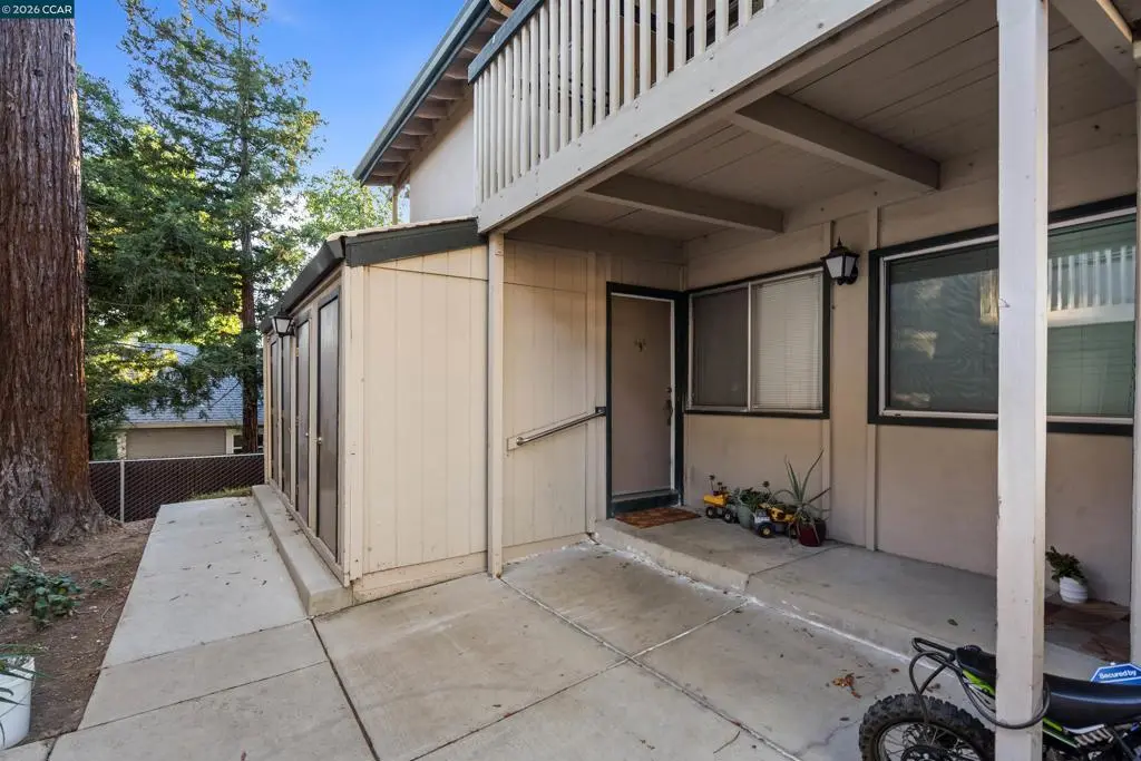 Condominium for sale at 5450 Concord Blvd L4, Concord, CA featuring 2 beds and 1 bath