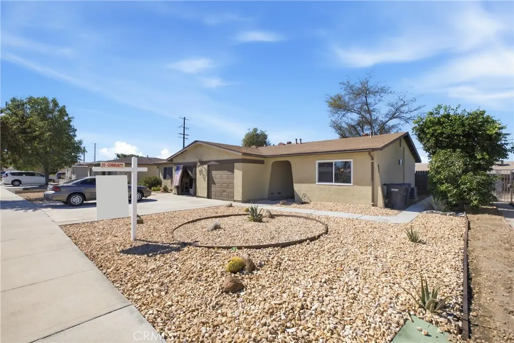 Single Family Residence for sale at 363 Antigua, Hemet, CA featuring 2 beds and 1 bath