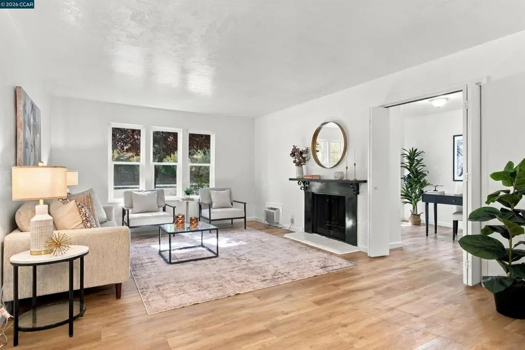 Condominium for sale at 375 Camelback Rd 4, Pleasant Hill, CA featuring 2 beds and 1 bath