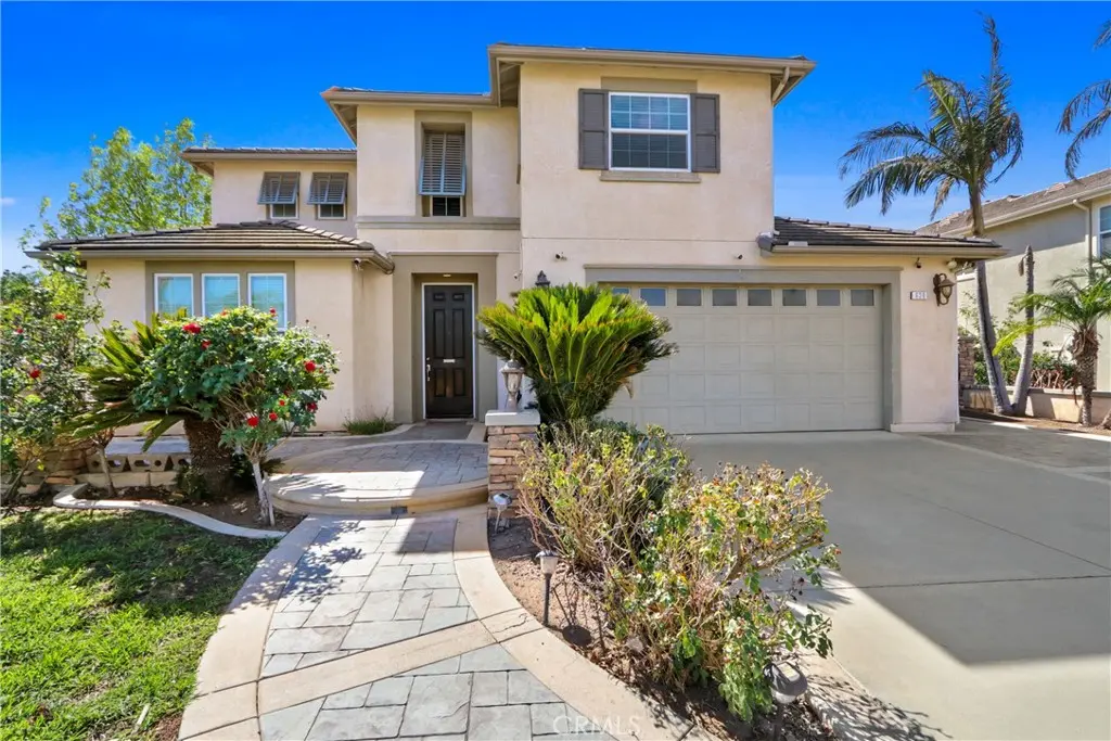 Single Family Residence for rent at 636 Debora Rae, Corona, CA featuring 6 beds and 4 baths