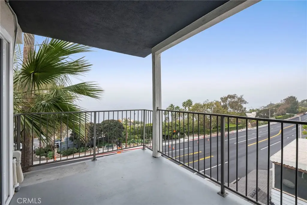 Condominium for rent at 2607 Solana 5, Laguna Beach, CA featuring 2 beds and 1 bath