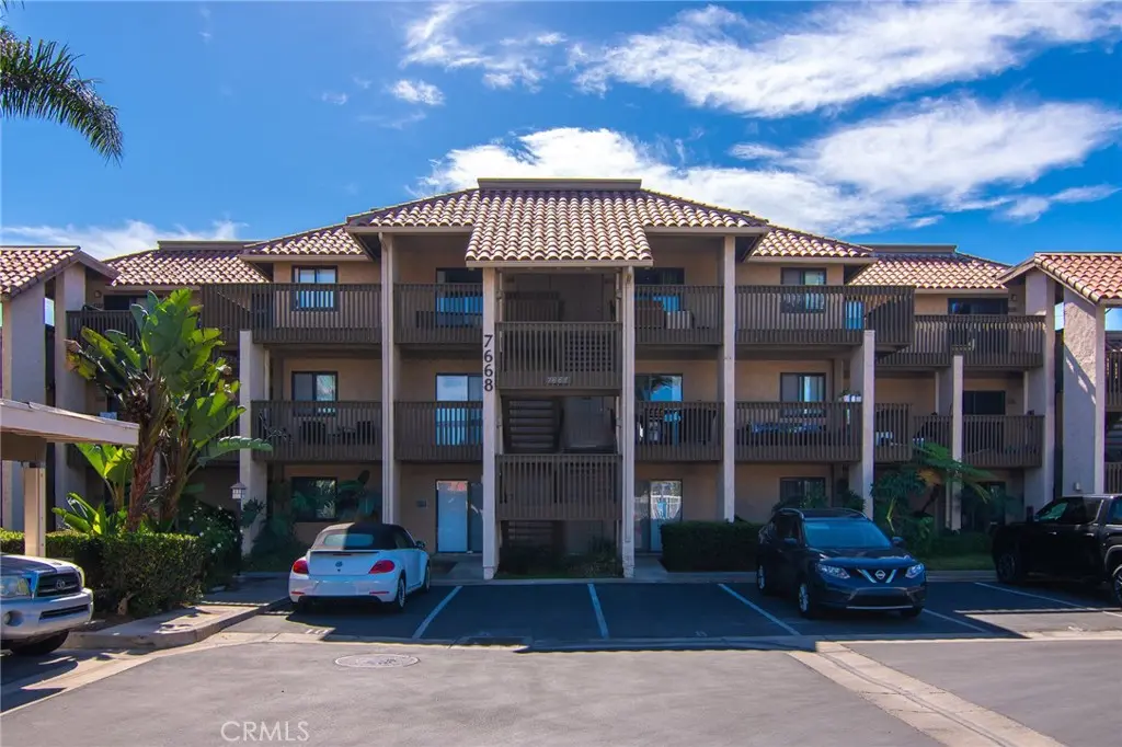 Condominium for sale at 7668 Baypoint Drive 106, Huntington Beach, CA featuring 2 beds and 1 bath