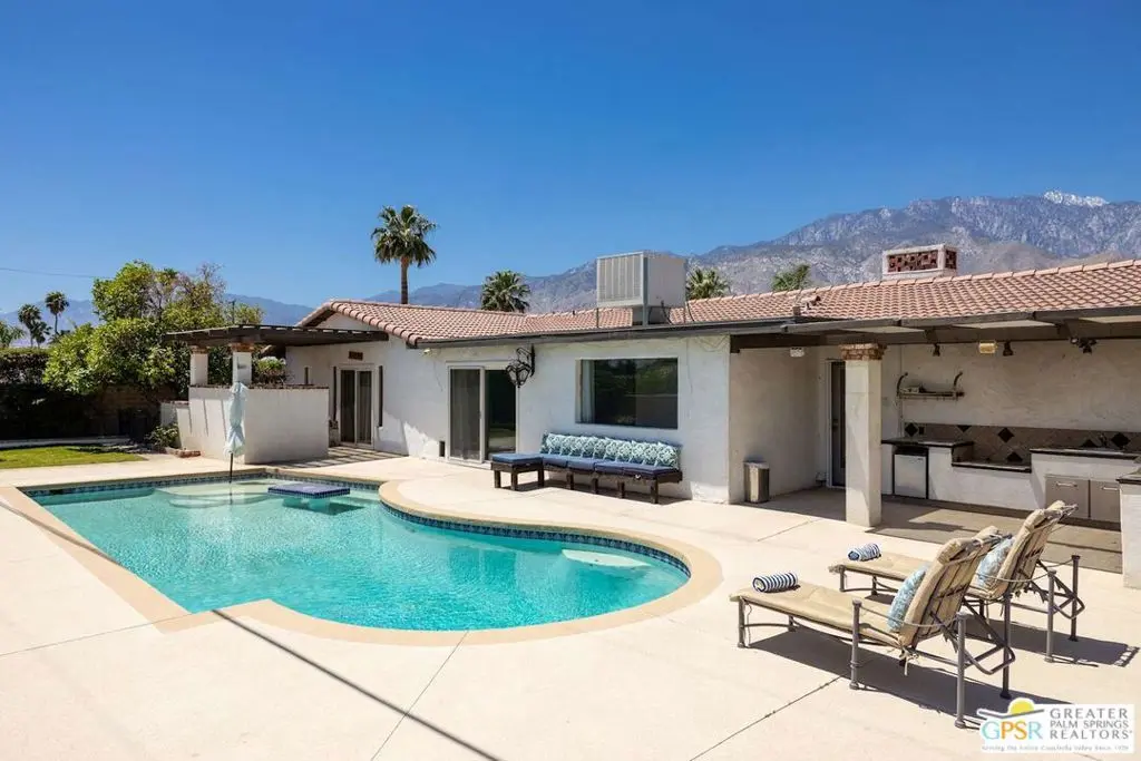 Single Family Residence for rent at 2290 N Victoria Road, Palm Springs, CA featuring 3 beds and 2 baths