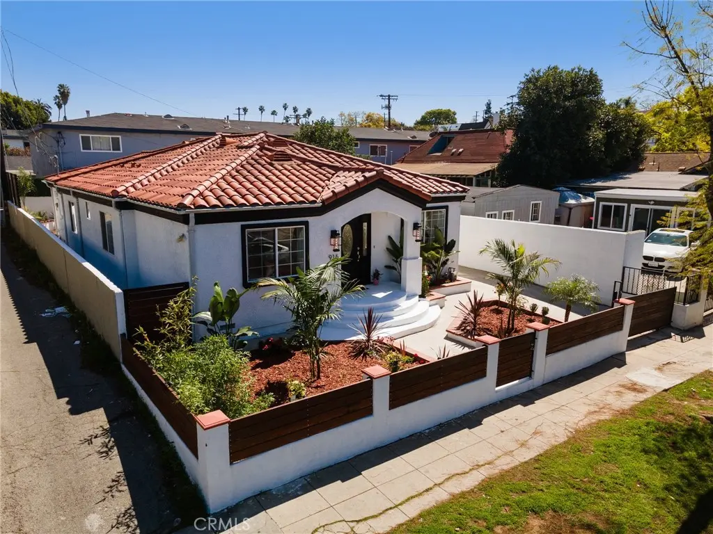 Single Family Residence for sale at 916 N Oxford, Los Angeles, CA featuring 4 beds and 3 baths