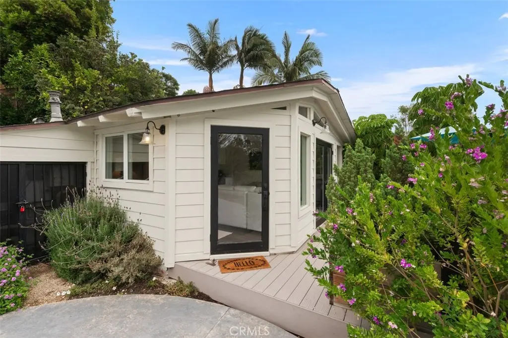 Single Family Residence for rent at 1737 Temple Hills Drive B, Laguna Beach, CA featuring 1 bed and 1 bath