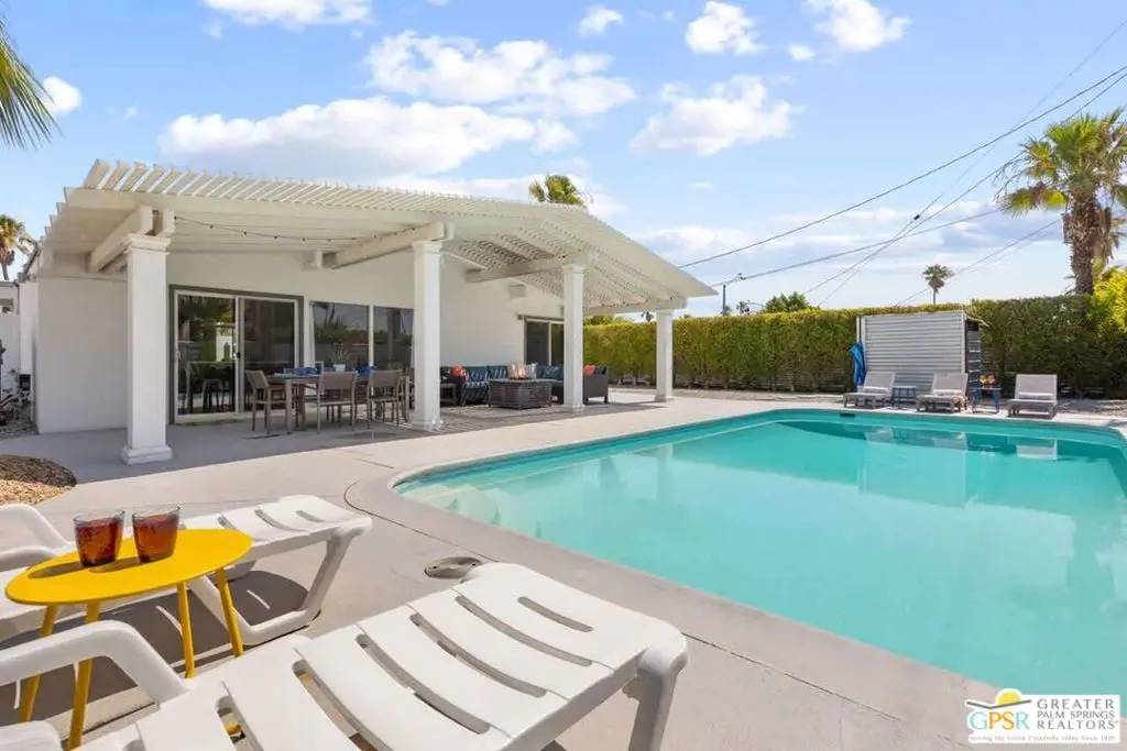 Single Family Residence for rent at 915 E Racquet Club Road, Palm Springs, CA featuring 3 beds and 2 baths