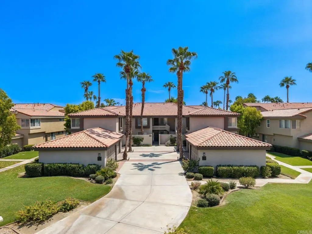 Condominium for rent at 55526 Laurel Valley, La Quinta, CA featuring 3 beds and 2 baths