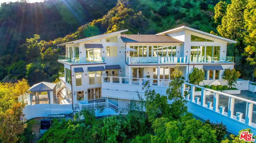 Single Family Residence for sale at 10535 Vestone Way, Los Angeles, CA featuring 6 beds and 10 baths