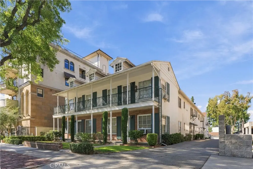 Condominium for sale at 181 S Marengo, Pasadena, CA featuring 2 beds and 1 bath