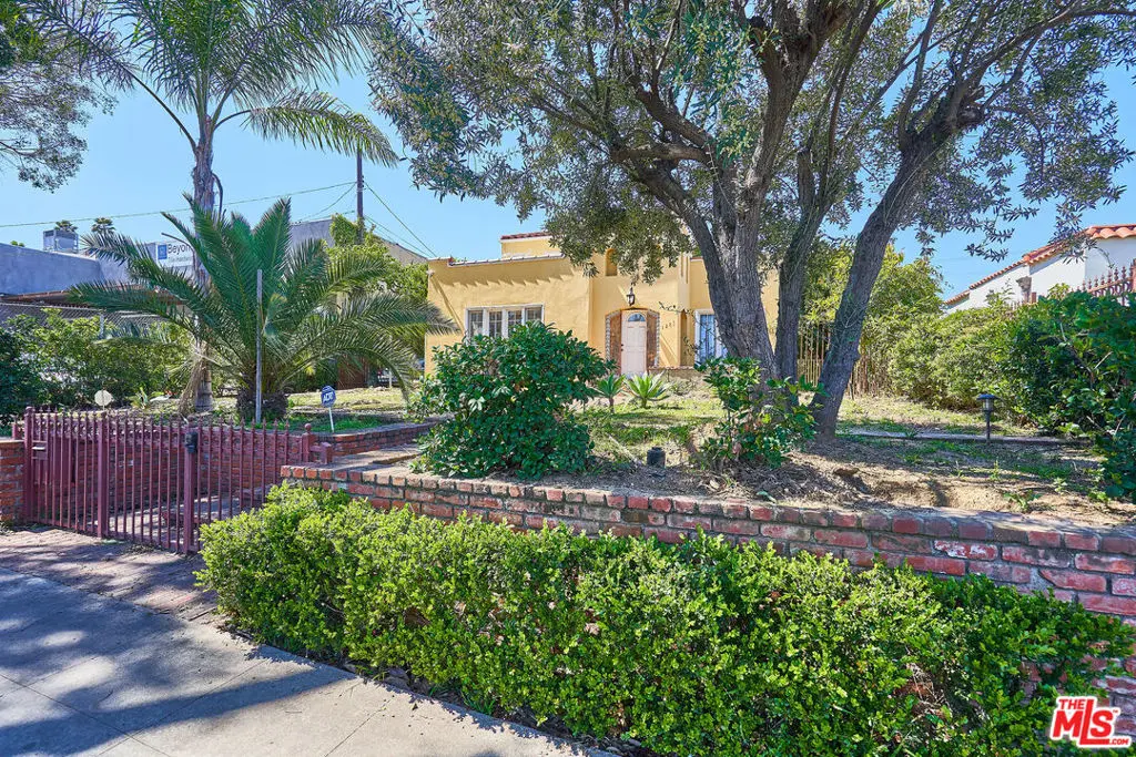 Single Family Residence for sale at 1283 S WINDSOR, Los Angeles, CA featuring 3 beds and 3 baths