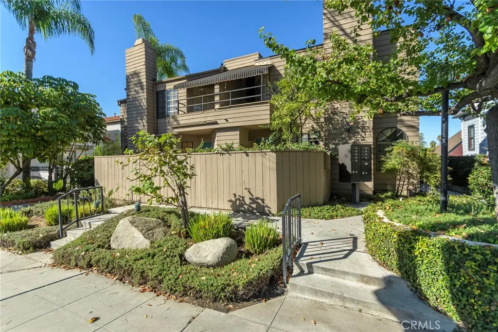 Condominium for sale at 773 S Marengo Avenue 3, Pasadena, CA featuring 2 beds and 2 baths