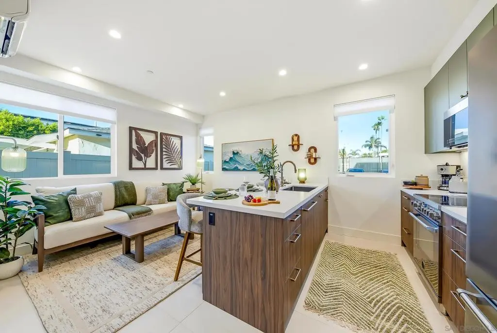 Residential Lease for rent at 3905 Haines St. 2, San Diego, San Diego County, CA featuring 2 beds and 2 baths