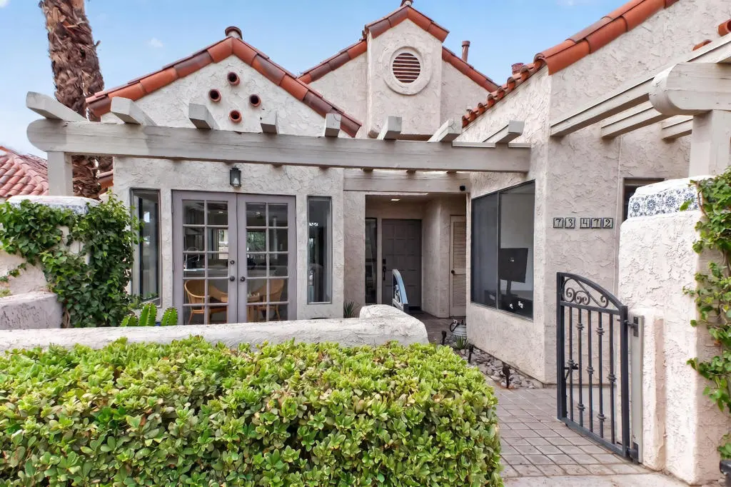 Townhouse for rent at 73472 Shadow Mountain Drive, Palm Desert, CA featuring 2 beds and 3 baths