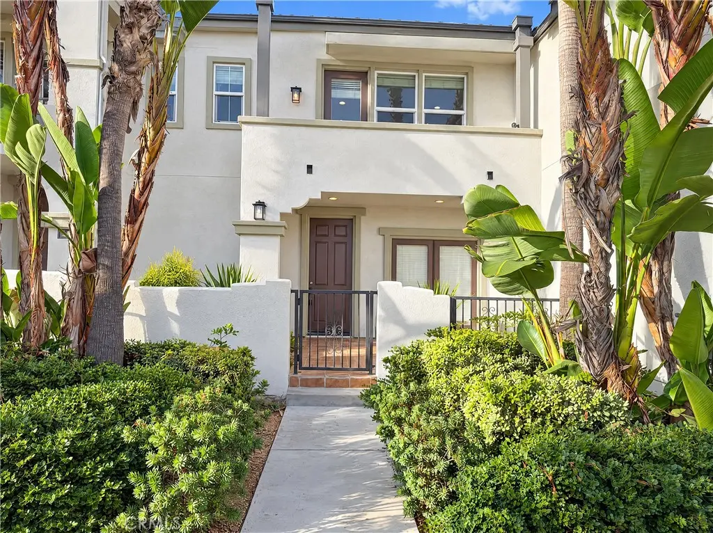 Condominium for sale at 82 Preston, Buena Park, CA featuring 3 beds and 4 baths