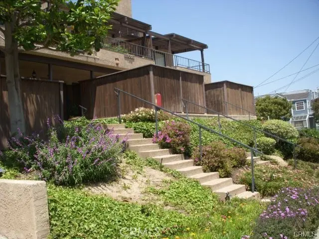 Residential Lease for rent at 109 S PROSPECT Avenue 1, Redondo Beach, Los Angeles County, CA featuring 2 beds and 3 baths