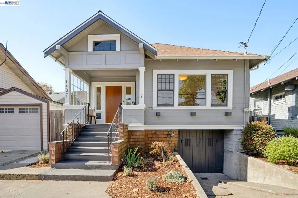 Single Family Residence for sale at 1407 Pearl St, Alameda, CA featuring 2 beds and 1 bath