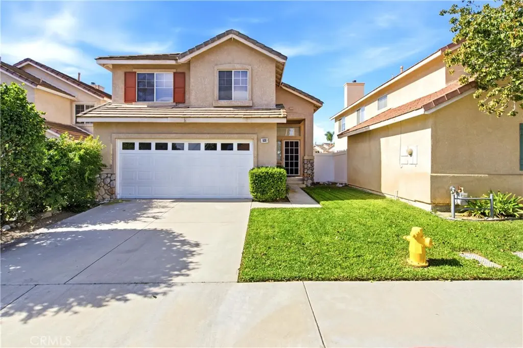 Single Family Residence for rent at 930 Primrose, Corona, CA featuring 3 beds and 3 baths