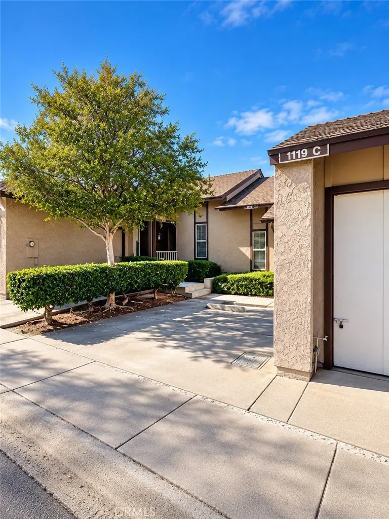 Townhouse for rent at 1119 Stone Pine, Corona, CA featuring 2 beds and 2 baths