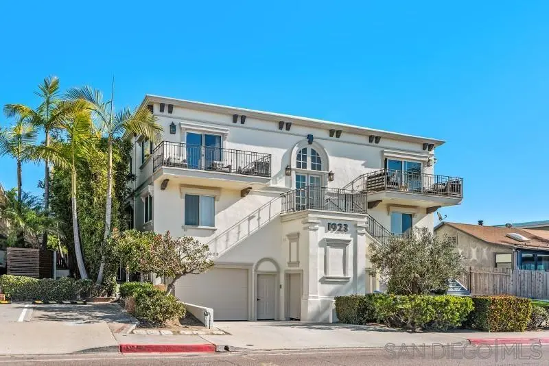 Residential Lease for rent at 1923 San Elijo Ave 3, Cardiff By The Sea, San Diego County, CA featuring 2 beds and 2 baths