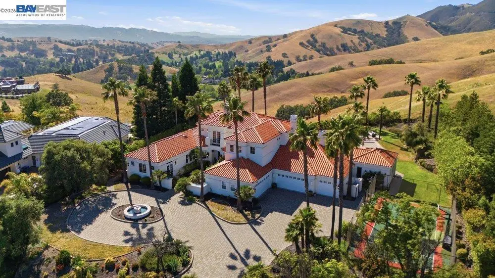 Single Family Residence for sale at 27 Eagle Ridge Ln, Danville, CA featuring 5 beds and 7 baths
