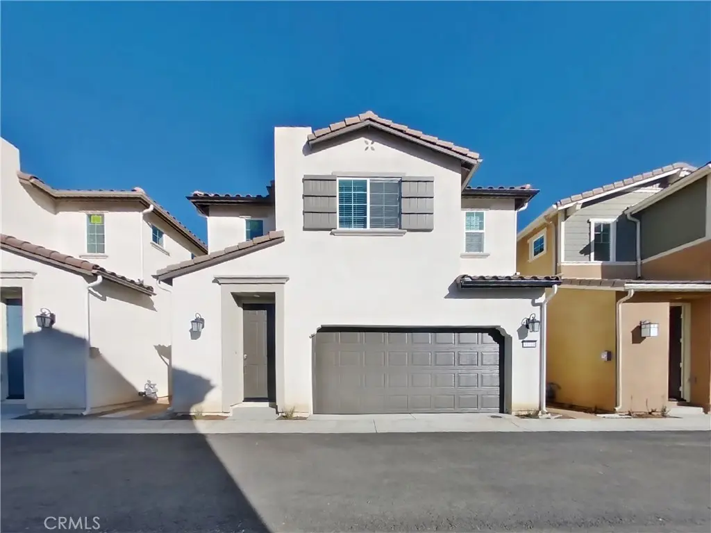 Single Family Residence for rent at 31719 Willowood Way, Menifee, CA featuring 3 beds and 3 baths