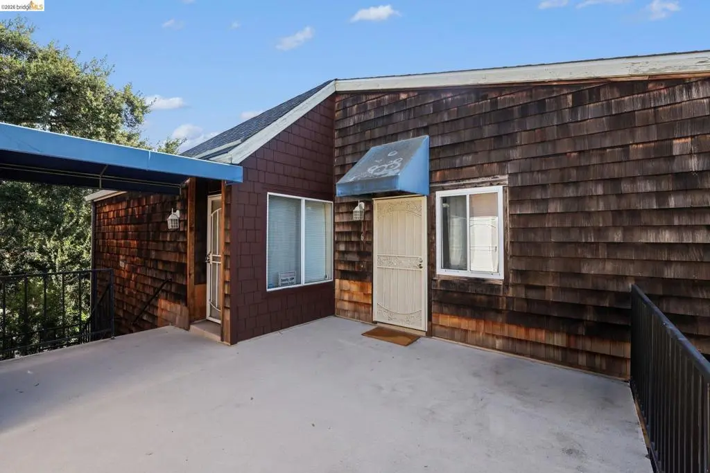 Condominium for sale at 1969 Bonifacio St 6, Concord, CA featuring 1 bed and 1 bath