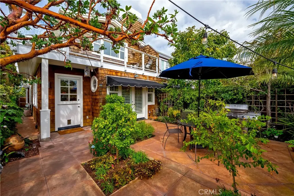 Single Family Residence for rent at 334 Locust Street 2, Laguna Beach, CA featuring 3 beds and 3 baths