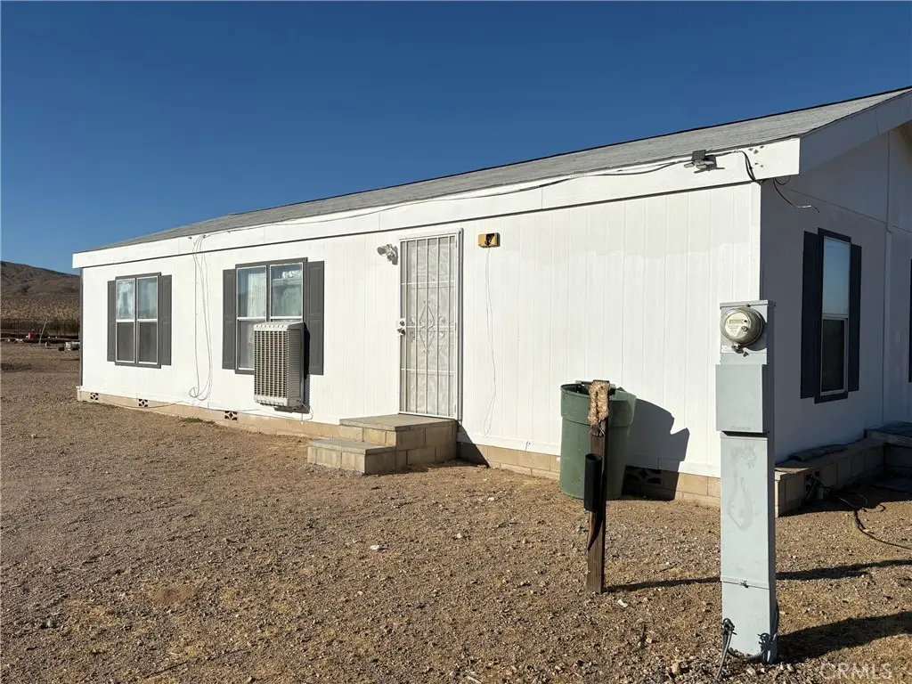 Residential Lease for rent at 27320 Rodeo Drive 2, Helendale, San Bernardino County, CA featuring 3 beds and 2 baths