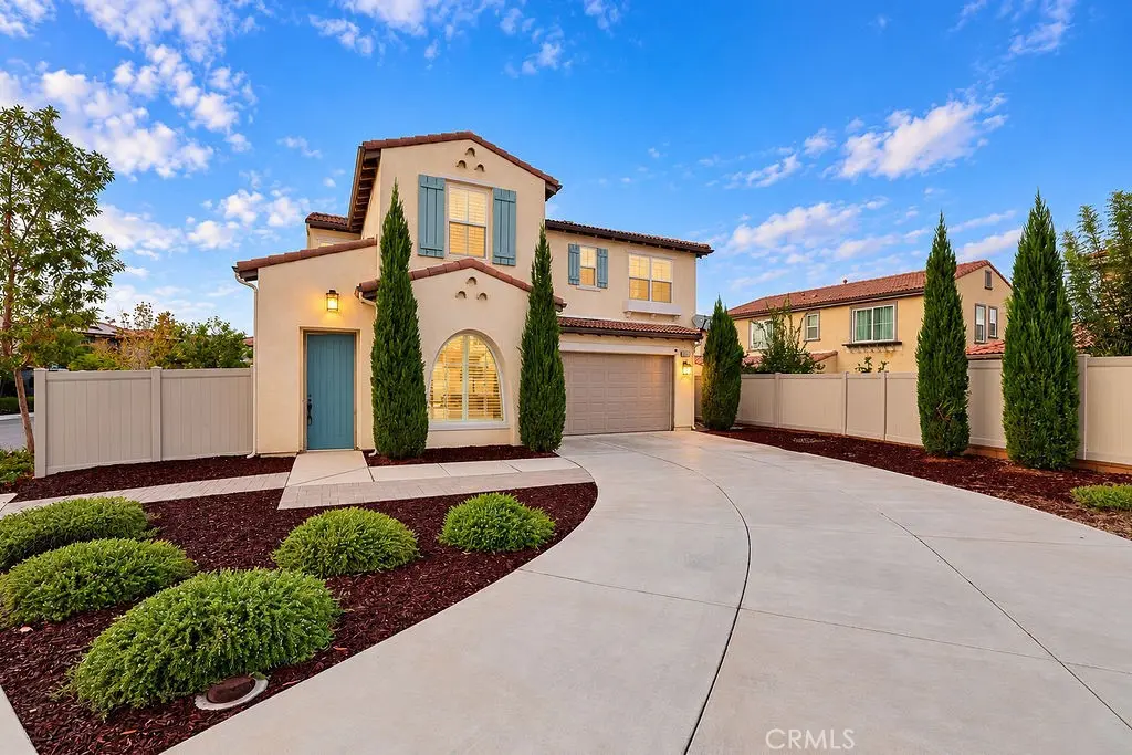 Single Family Residence for sale at 39552 Strada Scala, Lake Elsinore, CA featuring 5 beds and 3 baths