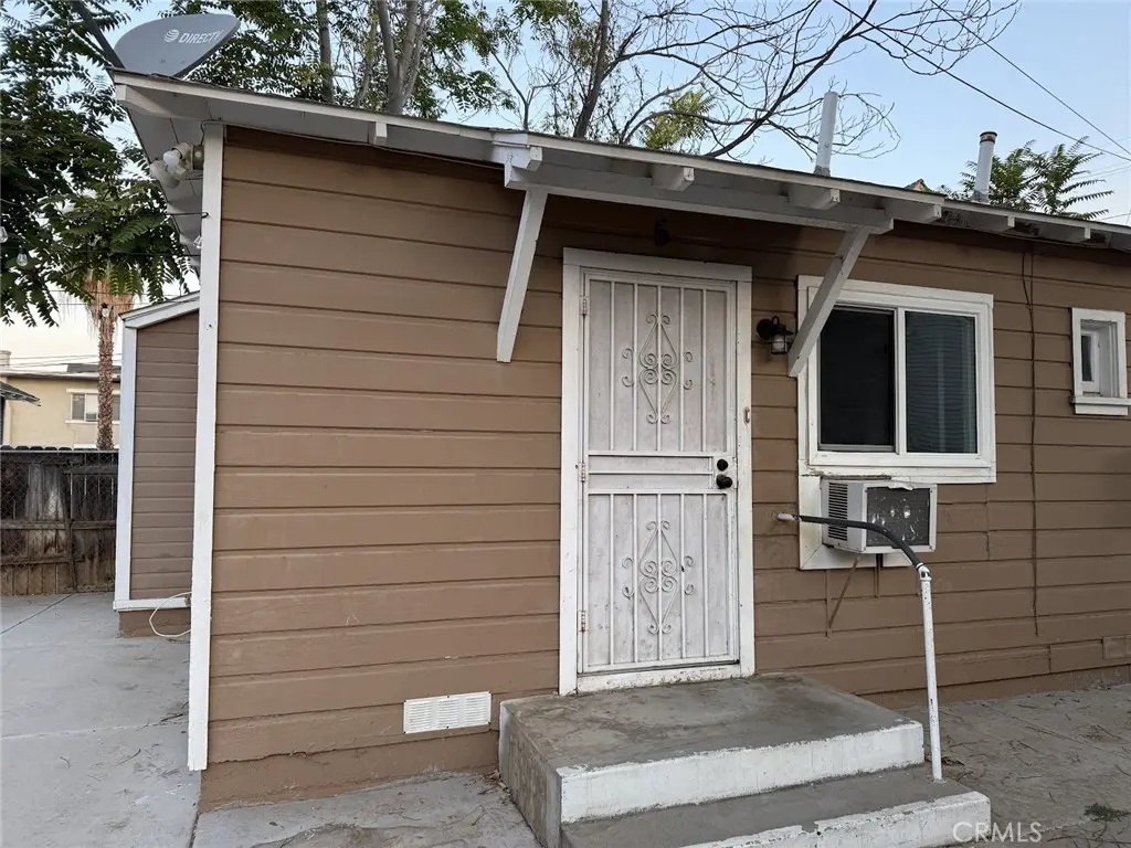 Duplex for rent at 3883 5th, Riverside, CA featuring 1 bed and 1 bath