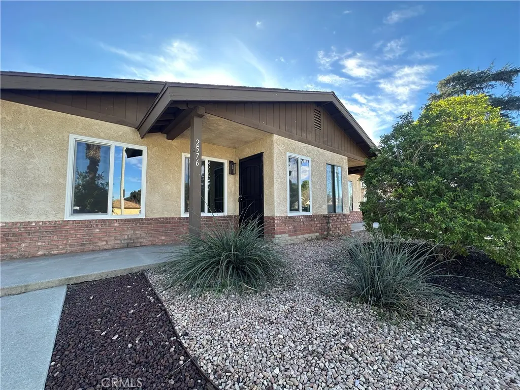 Duplex for rent at 2576 Lime, Riverside, CA featuring 2 beds and 2 baths