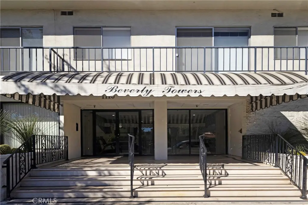 Condominium for sale at 1115 S Elm Drive Ph8, Los Angeles, CA featuring 1 bed and 2 baths