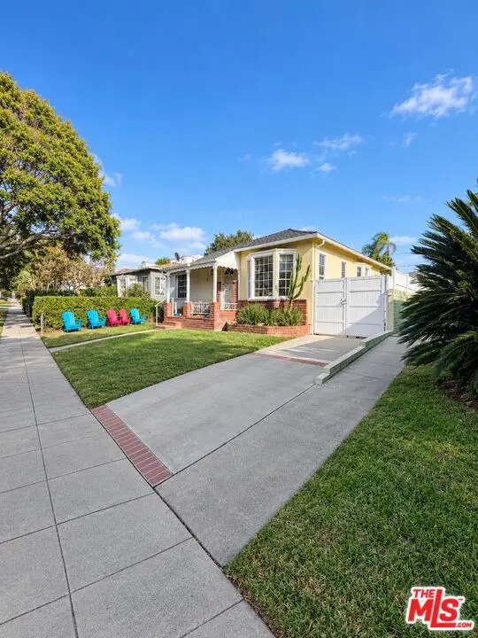 Single Family Residence for rent at 1030 Pearl Street, Santa Monica, CA featuring 3 beds and 2 baths
