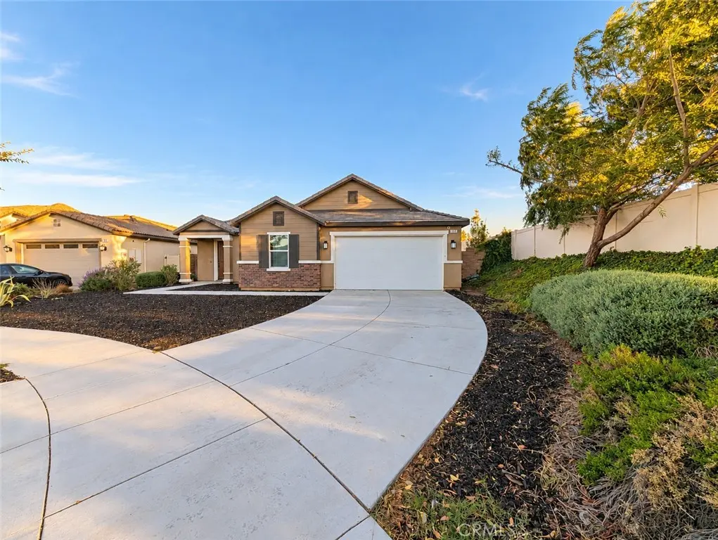 Single Family Residence for rent at 563 Sunshow Court, Hemet, CA featuring 4 beds and 2 baths