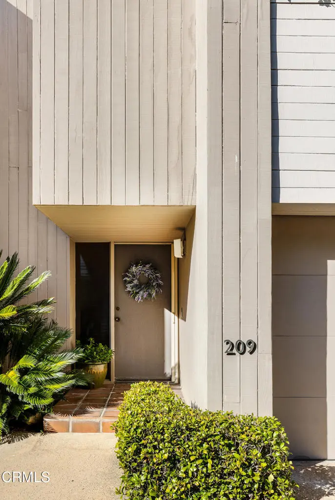 Condominium for sale at 209 N Grand Avenue, Pasadena, CA featuring 3 beds and 3 baths