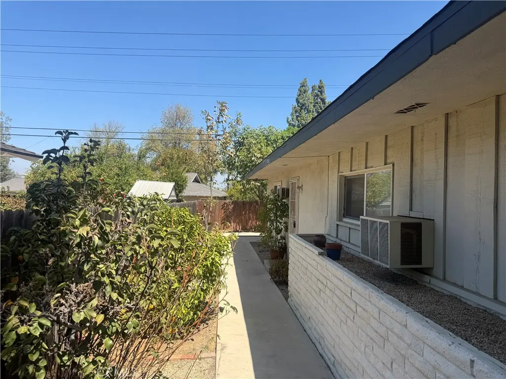 Duplex for rent at 2399 Daventry, Riverside, CA featuring 1 bed and 1 bath