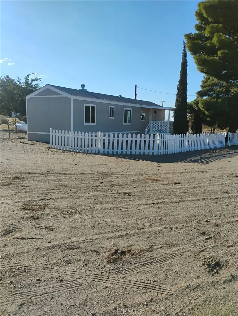 Residential Lease for rent at 2949 Sacramento, Phelan, San Bernardino County, CA featuring 2 beds and 1 bath
