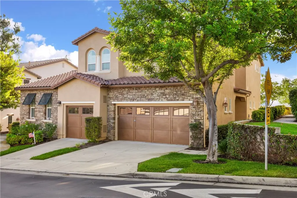 Condominium for rent at 8825 Cuyamaca, Corona, CA featuring 2 beds and 3 baths