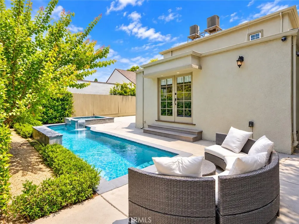 Single Family Residence for sale at 515 N Crescent Heights, Los Angeles, CA featuring 5 beds and 5 baths
