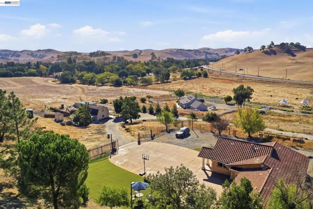 Single Family Residence for sale at 4975 Camino Tassajara, Danville, CA featuring 6 beds and 3 baths