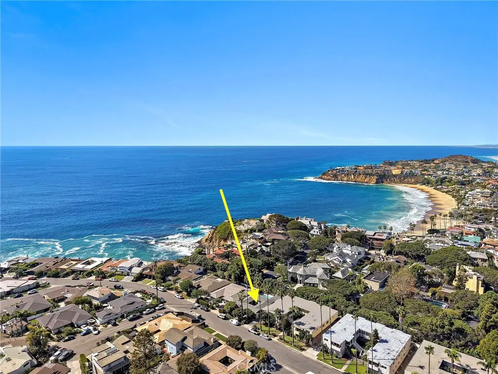 Single Family Residence for rent at 160 Mcknight Drive, Laguna Beach, CA featuring 3 beds and 2 baths