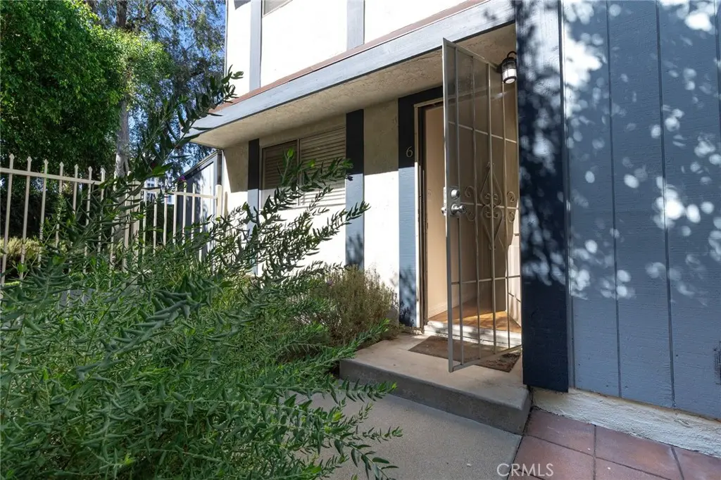 Townhouse for sale at 201 S Catalina 6, Pasadena, CA featuring 3 beds and 3 baths