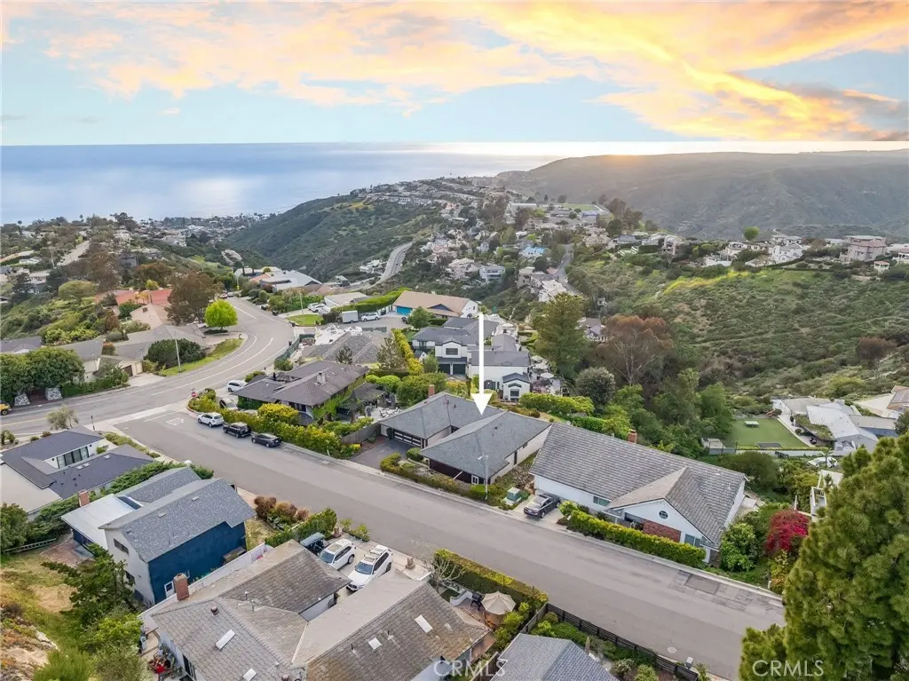 Single Family Residence for rent at 3019 Cresta Way, Laguna Beach, CA featuring 4 beds and 2 baths