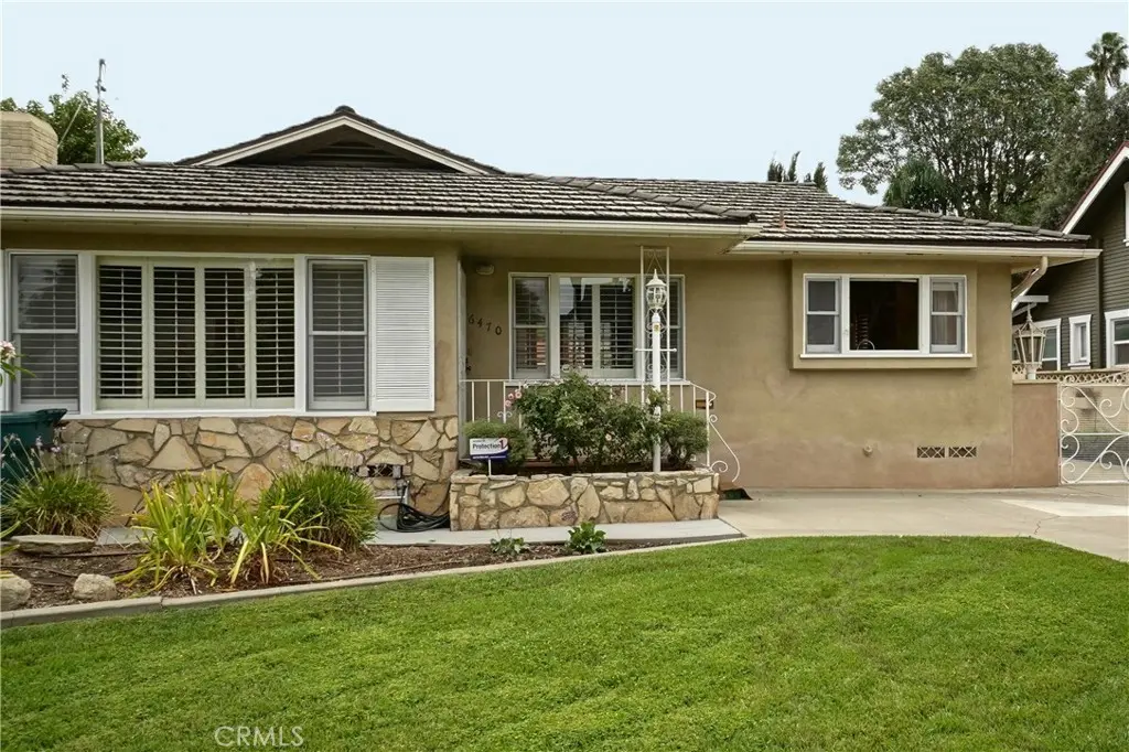 Single Family Residence for rent at 6470 Palm Avenue, Riverside, CA featuring 2 beds and 2 baths