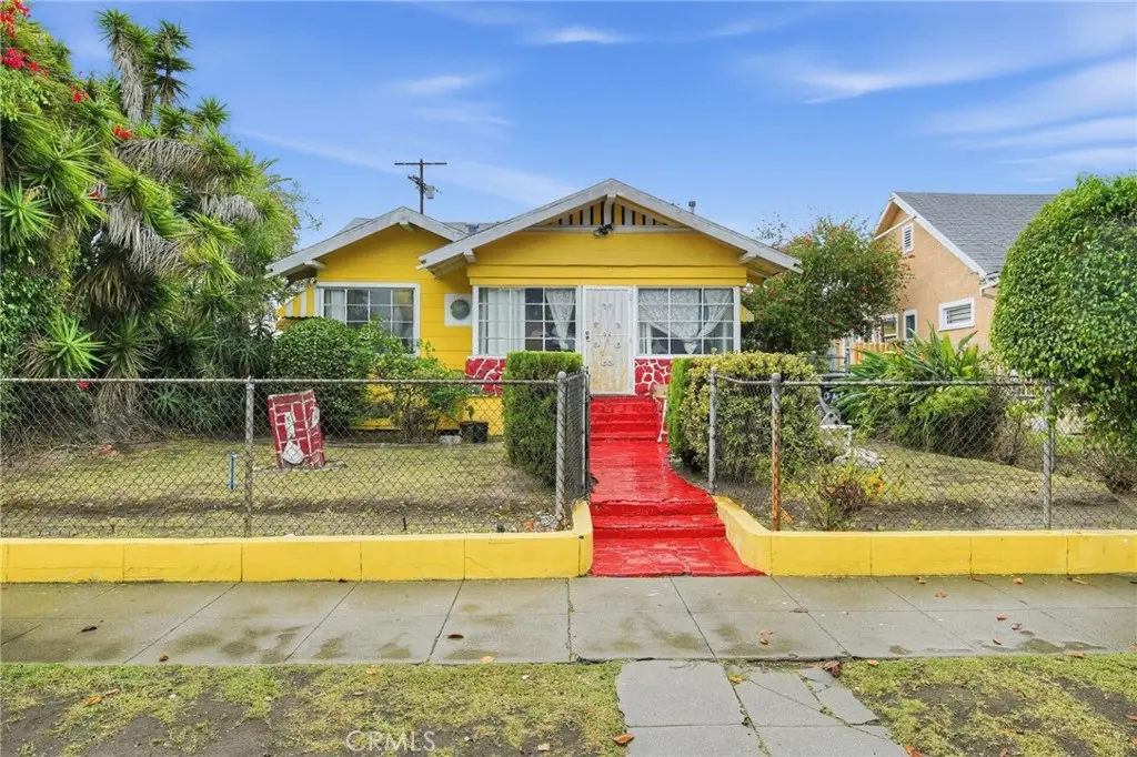 Single Family Residence for sale at 1014 W 76th, Los Angeles, CA featuring 3 beds and 1 bath