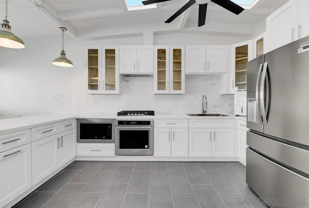 Residential Lease for rent at 1680 Seacoast Dr B, Imperial Beach, San Diego County, CA featuring 2 beds and 2 baths