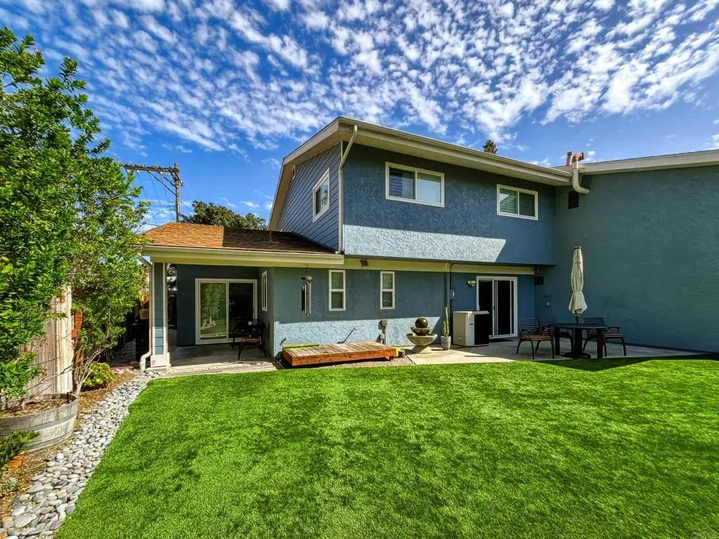 Residential Lease for rent at 3701 Catalina Drive, Carlsbad, San Diego County, CA featuring 3 beds and 3 baths
