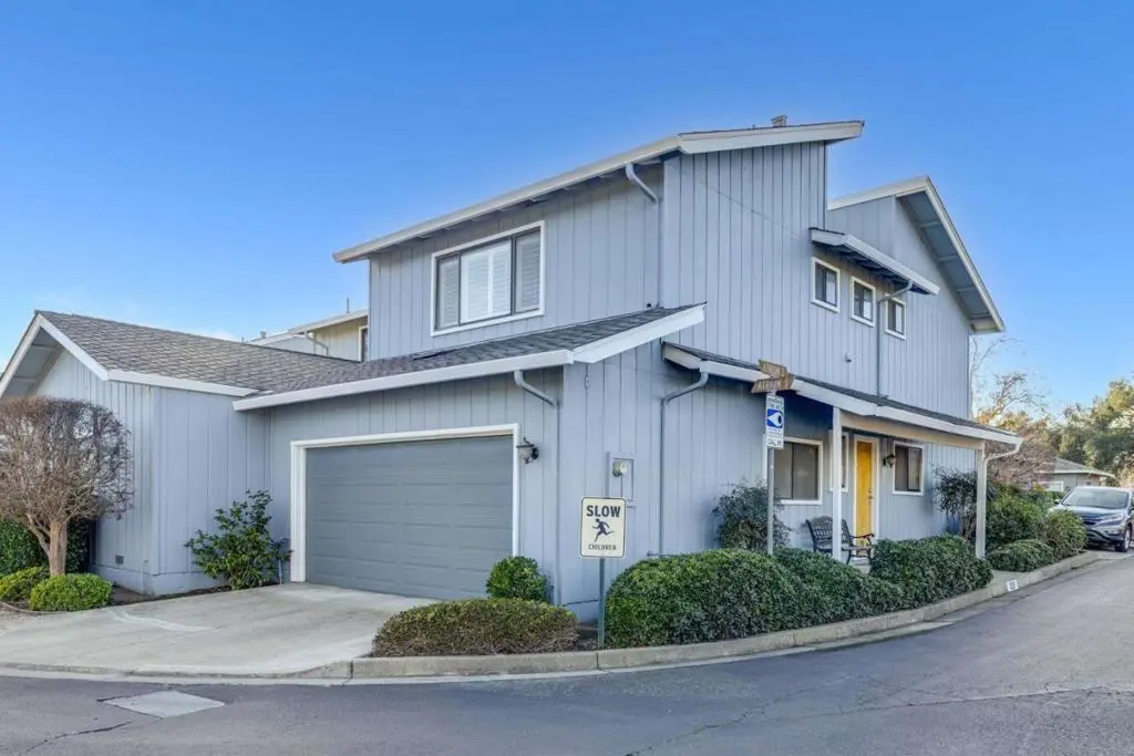 Townhouse for rent at 12091 Atrium Drive, Saratoga, CA featuring 3 beds and 3 baths