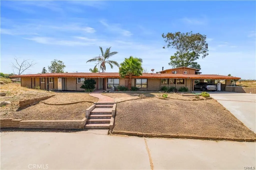 Single Family Residence for rent at 6308 Hawarden, Riverside, CA featuring 2 beds and 2 baths